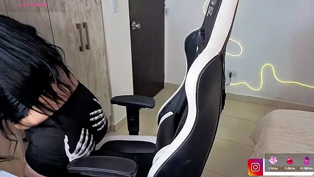 Victoryyy  online show from February 2026 10:43:02 PM