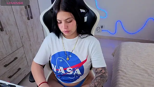 Victoryyy  online show from March 2026 07:15:01 PM