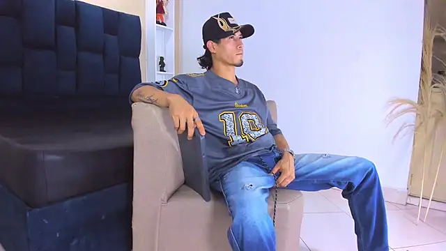 Jhonn Rhyss online show from November 2025 02:34:01 AM