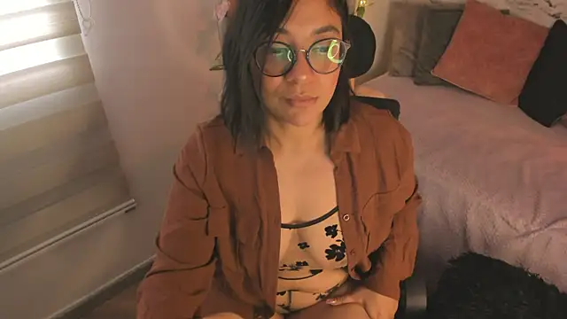 Snapshot of Bella_desi_ chatting on June 2026 01:28:01 PM Bella desi online show from June 2026 01:28:01 PM
