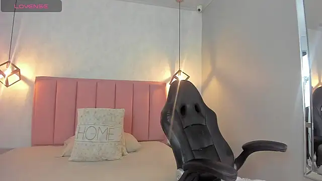 SUNNYCYRUS online show from March 2026 12:58:01 PM