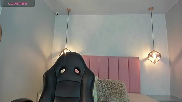 SUNNYCYRUS online show from November 2025 12:31:01 PM