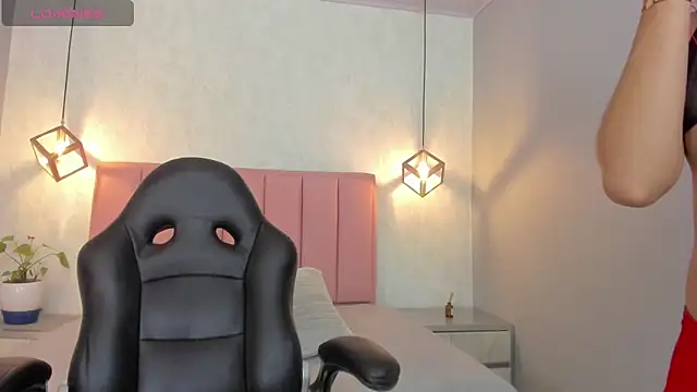 SUNNYCYRUS online show from October 2025 12:35:03 PM