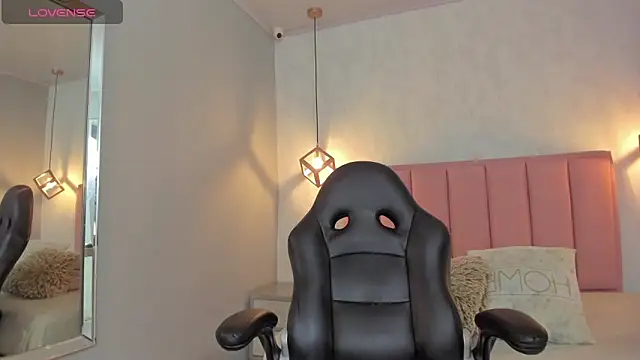 SUNNYCYRUS online show from February 2026 12:37:01 PM