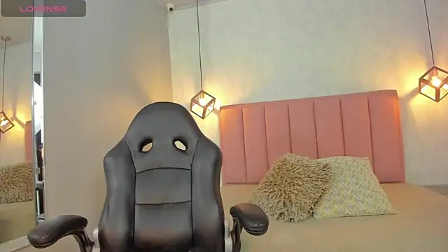 SUNNYCYRUS online show from February 2026 12:38:01 PM