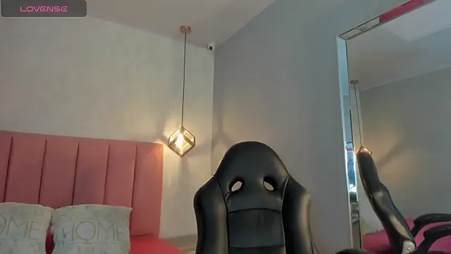 SUNNYCYRUS online show from January 2026 12:44:02 PM