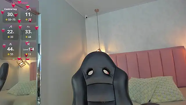 SUNNYCYRUS online show from March 2026 12:32:02 PM