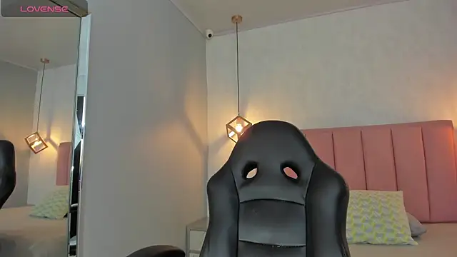 SUNNYCYRUS online show from March 2026 01:00:01 PM