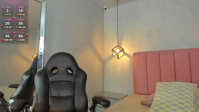 SUNNYCYRUS online show from March 2026 12:50:02 PM