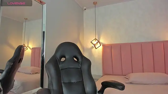 SUNNYCYRUS online show from March 2026 12:48:01 PM