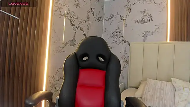 SUNNYCYRUS online show from November 2025 12:31:01 PM