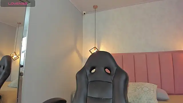 SUNNYCYRUS online show from March 2026 12:50:02 PM