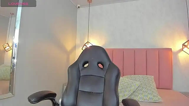 SUNNYCYRUS online show from March 2026 12:42:01 PM