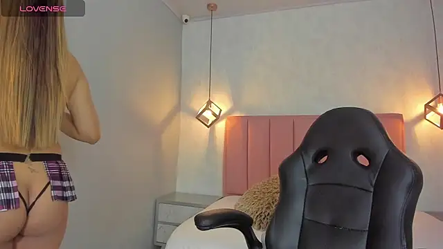 SUNNYCYRUS online show from February 2026 12:38:02 PM