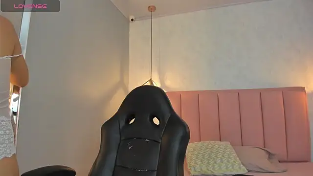 SUNNYCYRUS online show from June 2026 12:49:02 PM