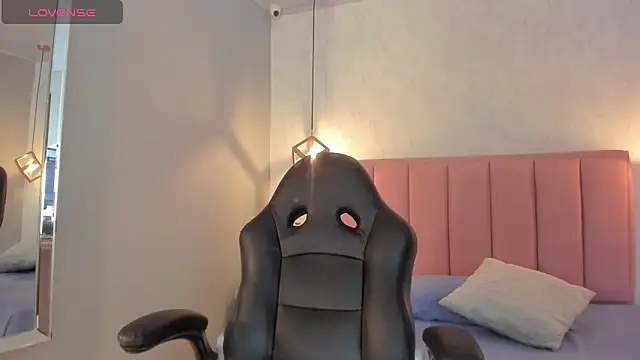 SUNNYCYRUS online show from November 2025 12:43:02 PM