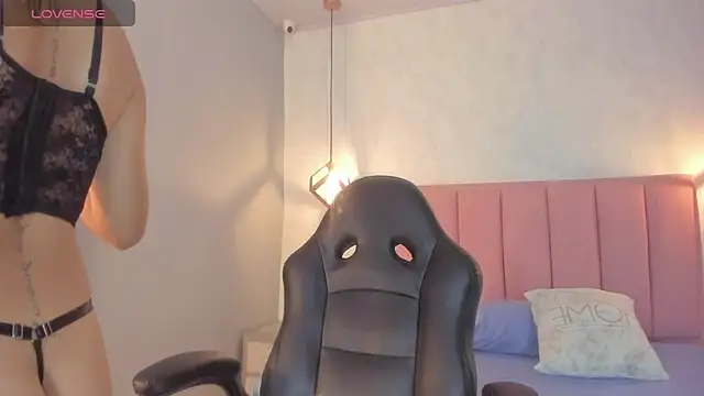 SUNNYCYRUS online show from January 2026 12:45:02 PM