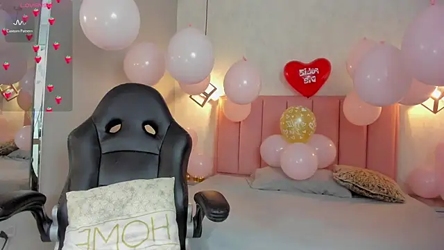 SUNNYCYRUS online show from February 2026 01:11:02 PM