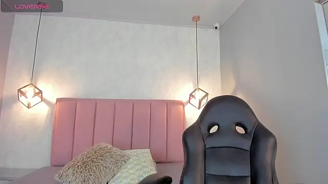 SUNNYCYRUS online show from November 2025 12:31:02 PM