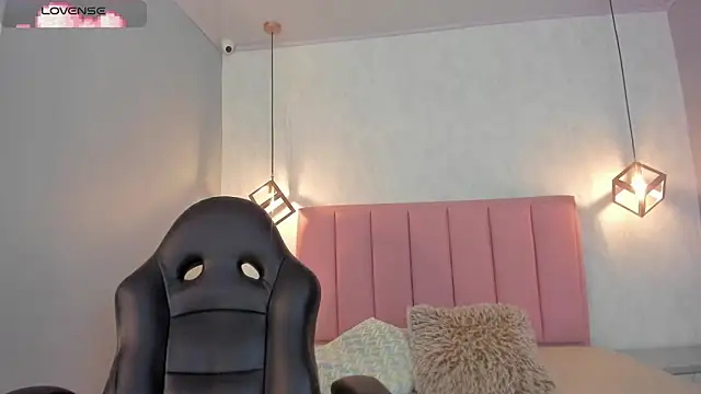 SUNNYCYRUS online show from November 2025 12:50:02 PM