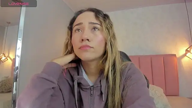 SUNNYCYRUS online show from February 2026 11:32:01 AM