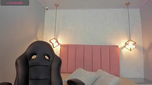 SUNNYCYRUS online show from October 2025 12:26:02 PM