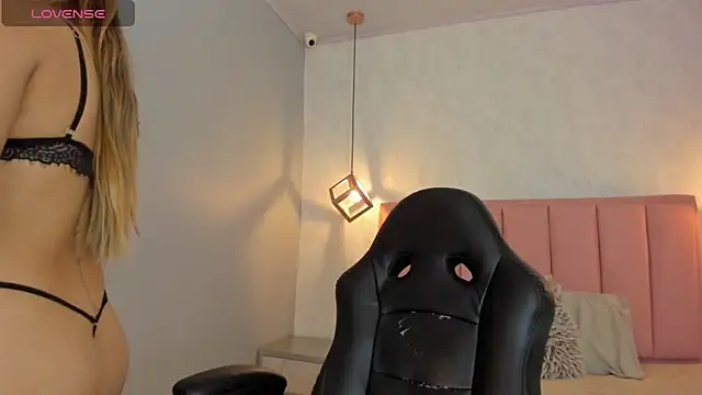 SUNNYCYRUS online show from June 2026 12:50:02 PM