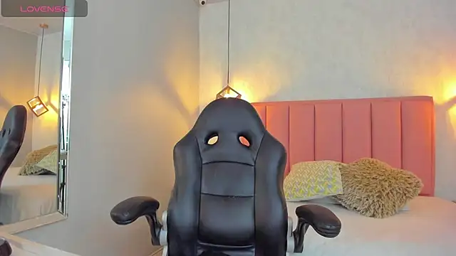 SUNNYCYRUS online show from February 2026 11:23:02 AM