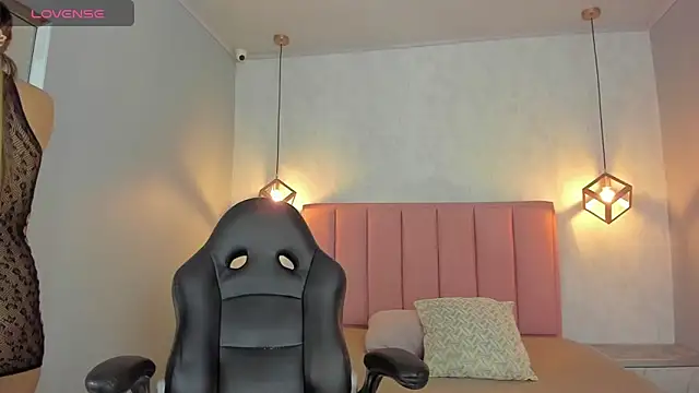 SUNNYCYRUS online show from March 2026 12:35:02 PM