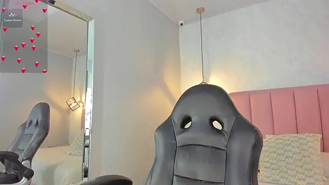 SUNNYCYRUS online show from March 2026 01:11:01 PM