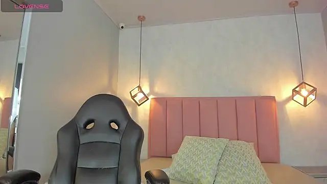 SUNNYCYRUS online show from March 2026 01:06:02 PM