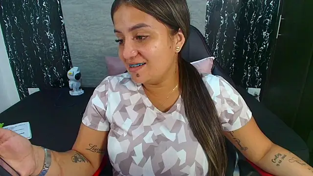 evelin 999  online show from November 2025 10:46:01 PM