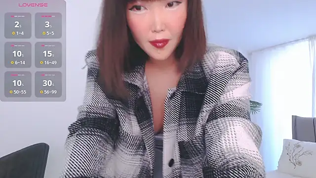 TumiLio online show from February 2025 01:42:01 PM