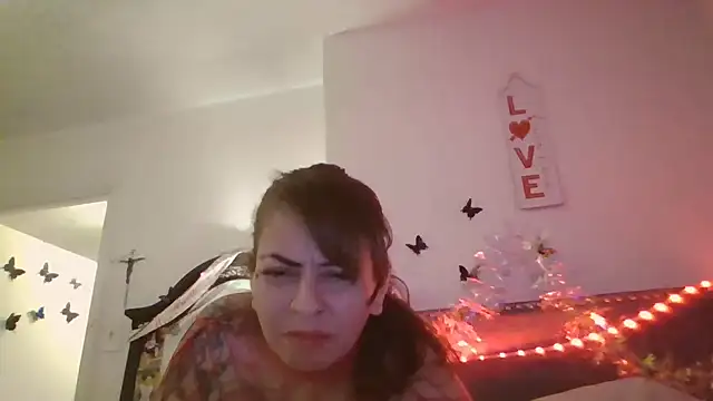 nikkiigees713 online show from December 2024 06:22:02 PM