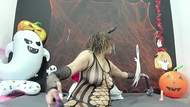 Snapshot of Luna_smit08 chatting on October 2025 03:52:01 PM Luna smit08 online show from October 2025 03:52:01 PM