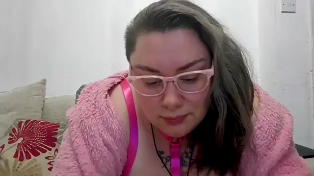 Bustycurves online show from November 2025 10:24:01 PM