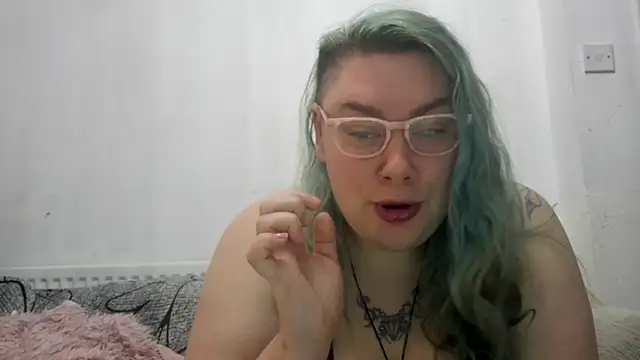 Bustycurves online show from April 2026 01:20:02 AM