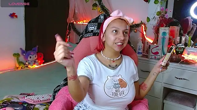 Littlerouse  online show from December 2025 10:34:01 PM