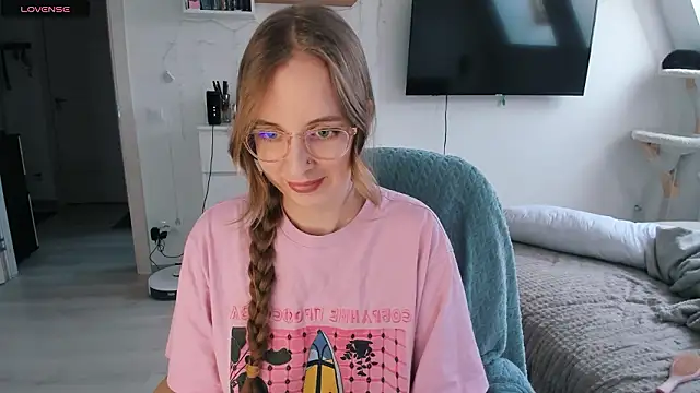 violet blue eyes online show from February 2026 12:59:02 PM