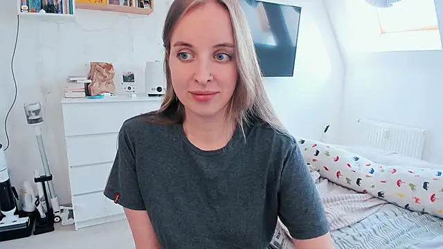 violet blue eyes online show from May 2026 01:26:01 PM