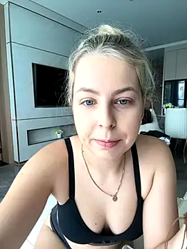 Snapshot of Livewithlucy chatting on October 2025 03:41:01 AM Livewithlucy online show from October 2025 03:41:01 AM