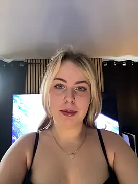 Snapshot of Livewithlucy chatting on March 2025 10:18:02 AM Livewithlucy online show from March 2025 10:18:02 AM