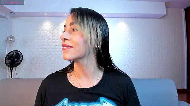 Snapshot of violet_scott chatting on November 2025 10:48:01 AM violet scott online show from November 2025 10:48:01 AM