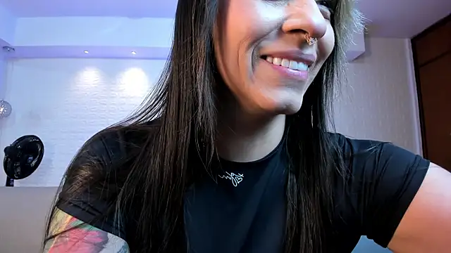 Snapshot of violet_scott chatting on October 2025 11:34:01 AM violet scott online show from October 2025 11:34:01 AM