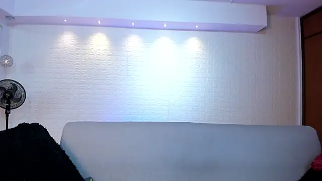 Snapshot of violet_scott chatting on December 2025 10:43:02 AM violet scott online show from December 2025 10:43:02 AM