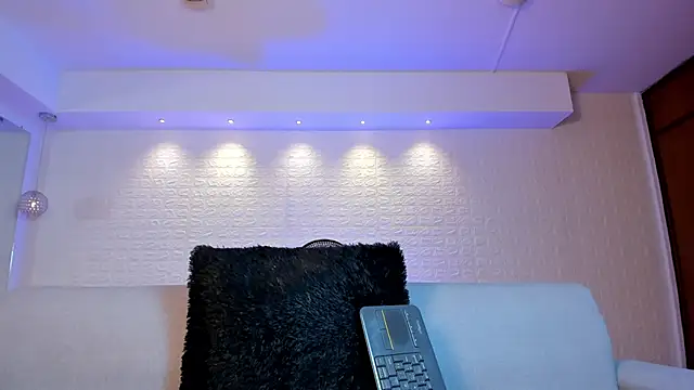 Snapshot of violet_scott chatting on March 2025 05:23:02 PM violet scott online show from March 2025 05:23:02 PM