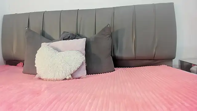 Cherllynn online show from February 2025 01:32:01 PM