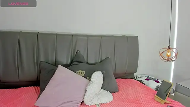 Cherllynn online show from October 2025 03:56:01 PM