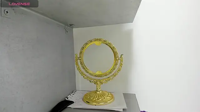 Cherllynn online show from November 2025 03:17:01 PM