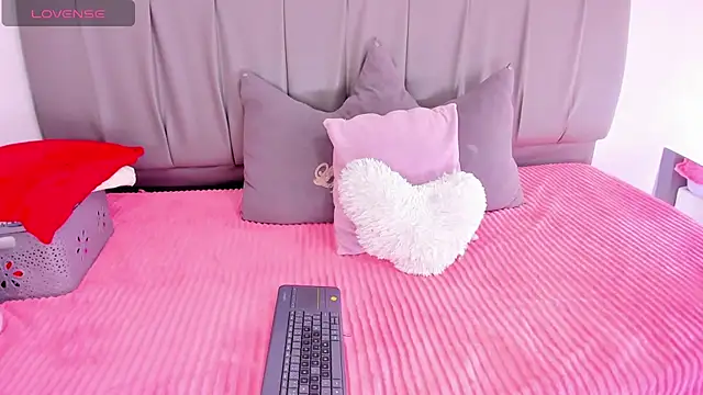 Cherllynn online show from October 2025 03:32:02 PM